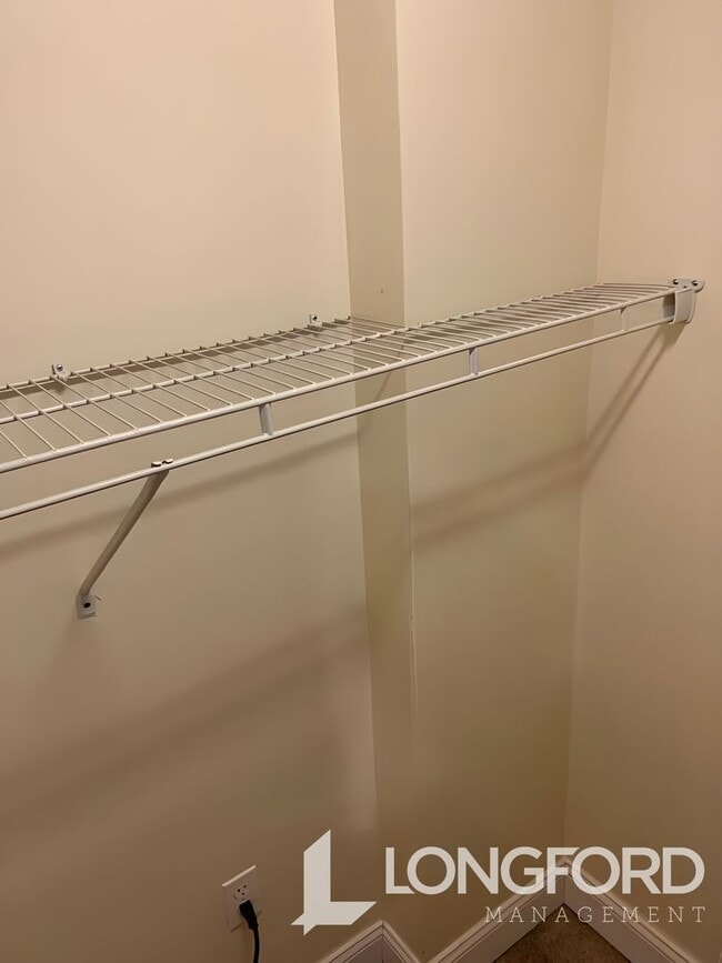 Building Photo - Spacious 2 Bed English Basement!  APPLY TO...