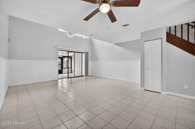 Building Photo - 168 W Sandalwood Ct