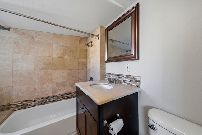 Building Photo - 126 E Balboa Blvd