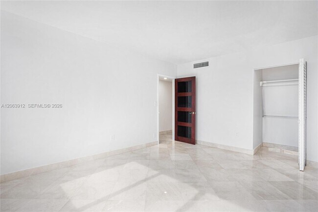 Building Photo - 3375 N Country Club Dr