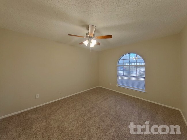 Building Photo - 1012 Wembley Rd