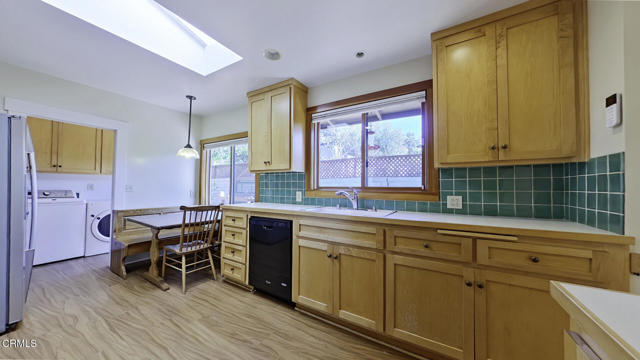 Building Photo - 1915 Las Lunas St