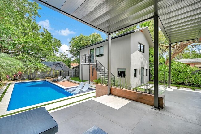 Building Photo - 145 NE 49th St