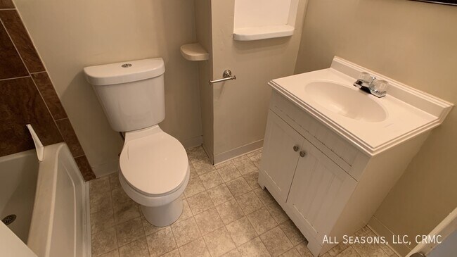 Building Photo - 210 Wallace St