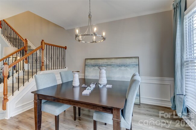 Building Photo - 905 Lyndley Dr