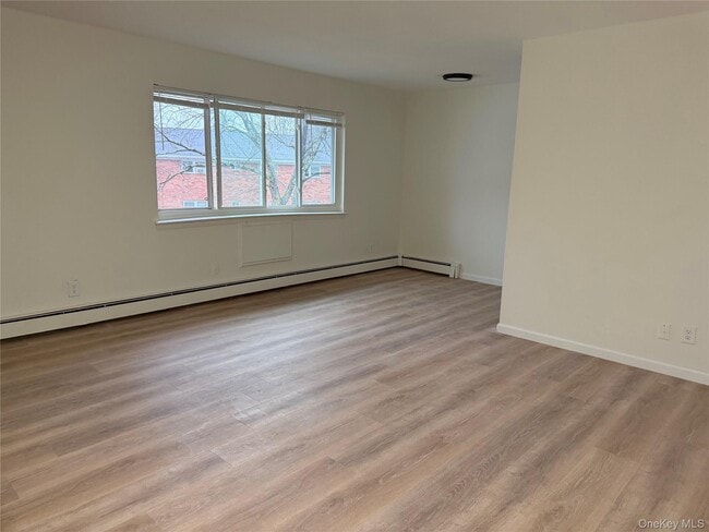 Building Photo - 2 Colonial Dr