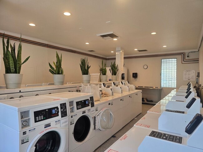 Building Photo - For Rent – 2 Bedroom | 1.5 Bathroom Townho...
