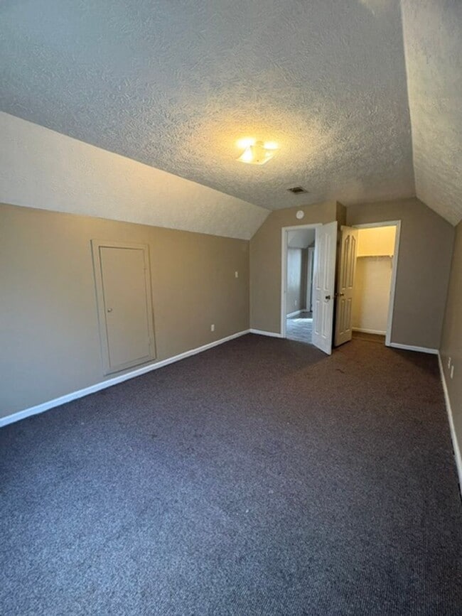 Building Photo - Renovated 3 Bedroom 2 Bath Home for Rent!