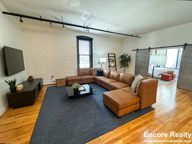 Building Photo - 19 Stanhope St