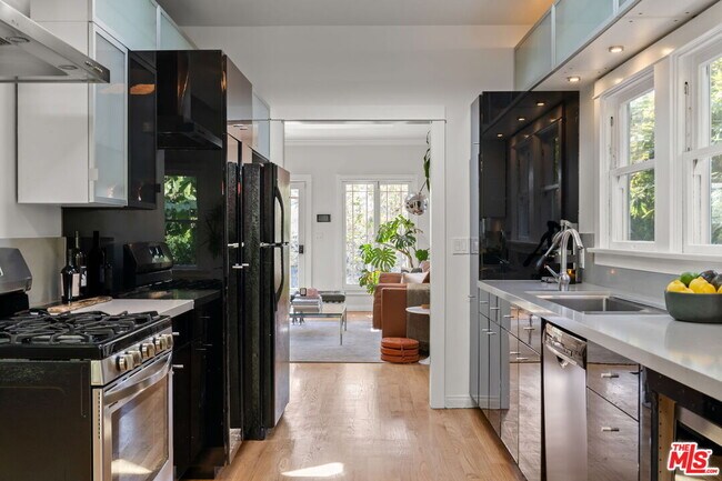 Building Photo - 1510 Electric Ave