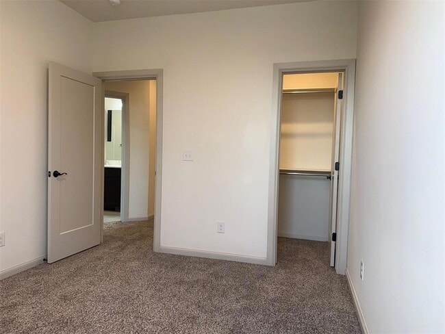 Building Photo - 575 S Fretz Ave