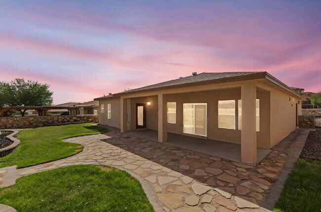 Building Photo - "Spacious 4-Bed Oasis with Granite Touches...