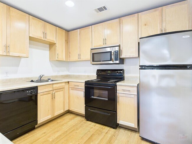 Building Photo - 711 W 32nd St