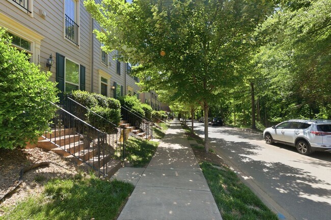 Building Photo - Stylish 3bd 3.5bath townhome for rent in the highly desirable Vermillion