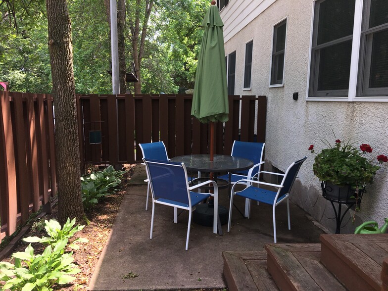 Private Patio - 334 4th St N