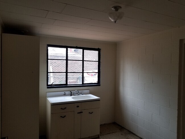 Building Photo - Cleveland622