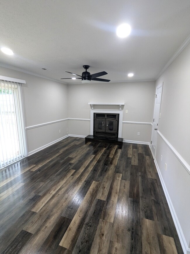 Building Photo - 107 Sandy Lake Dr