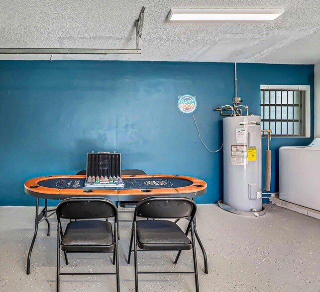 Building Photo - 532 N Palmway