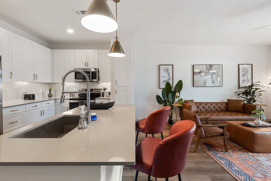 Building Photo - 1301 Leah Ave