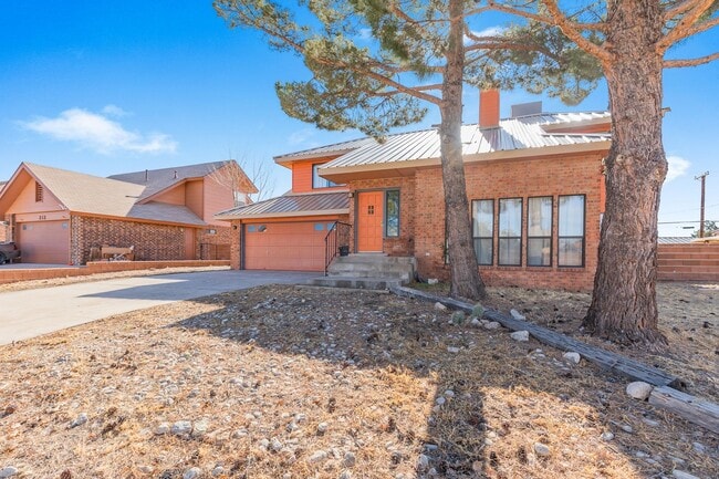 Building Photo - Beautiful 2-Story Home