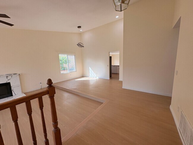 Building Photo - Rancho Cucamonga Gem – Stylish Single-Stor...
