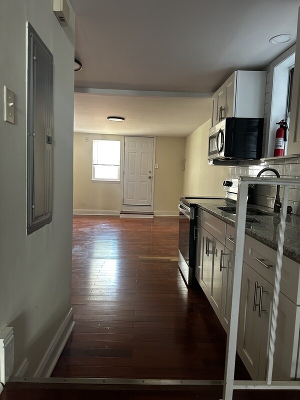 Building Photo - 1547 S 13th St