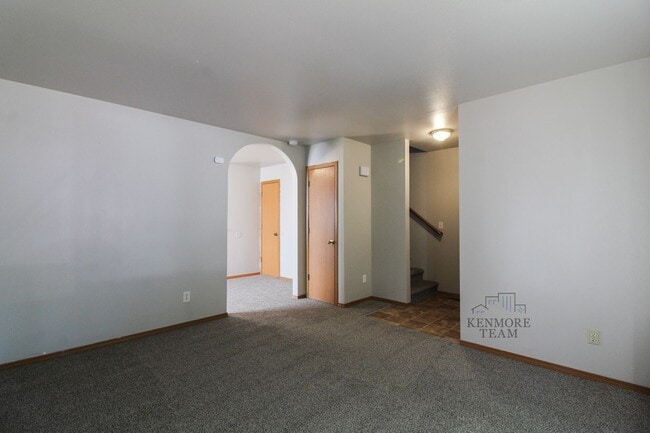 Building Photo - 825 S Elm St