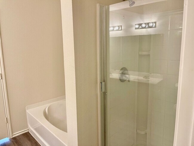 Building Photo - Newer 2 Story Home in Burleson with Commun...