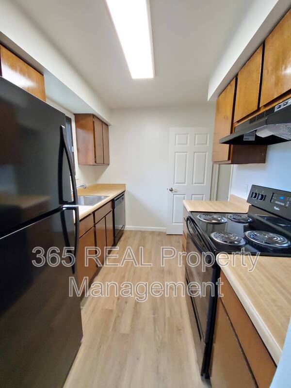 Building Photo - 2141 28th Ave Ct