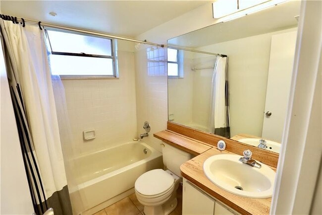 Building Photo - 9835 Three Lakes Cir