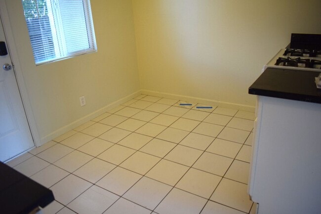 Building Photo - 6903 Fruitridge Rd