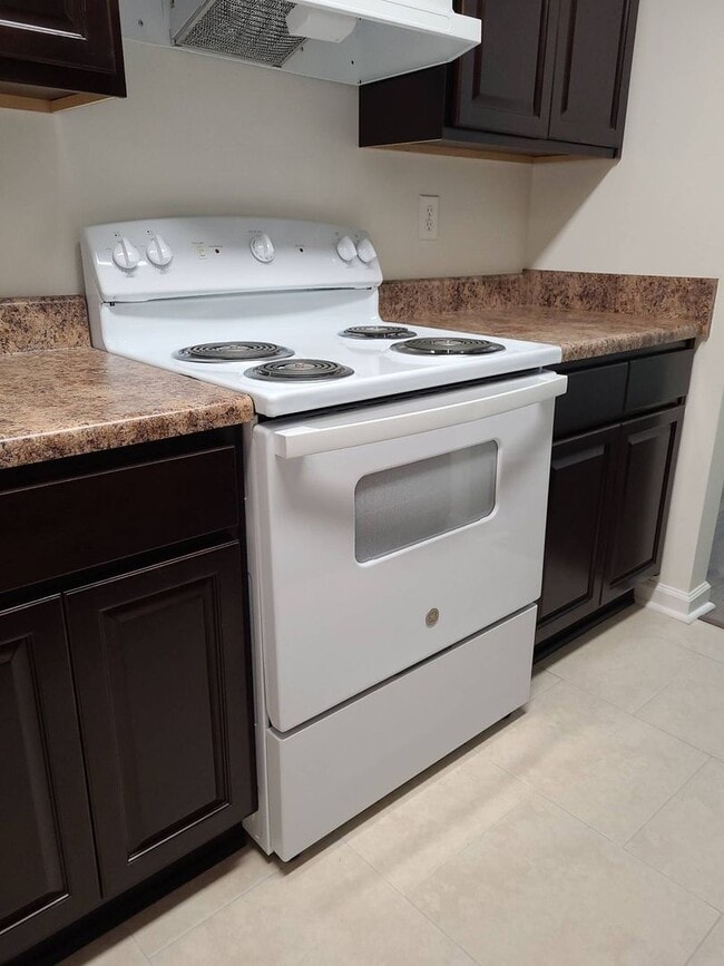 Building Photo - 6032 Brookwood Dr