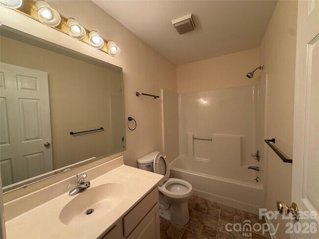 Building Photo - 236 Meadow Oaks Dr