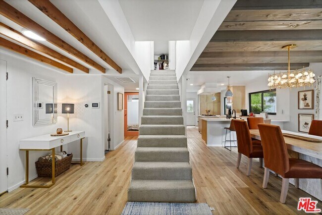 Building Photo - 6558 Lasaine Ave