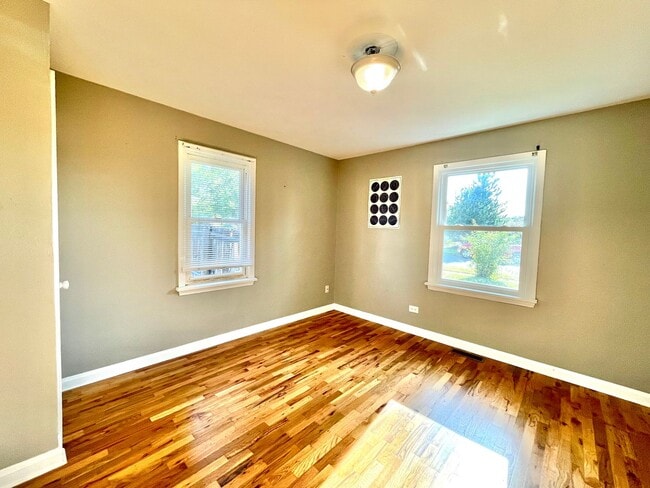 Building Photo - Mountain View Bungalow w/Garage and A/C