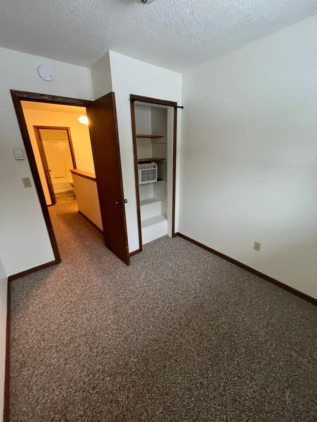 Building Photo - 877 Loon Lake Rd