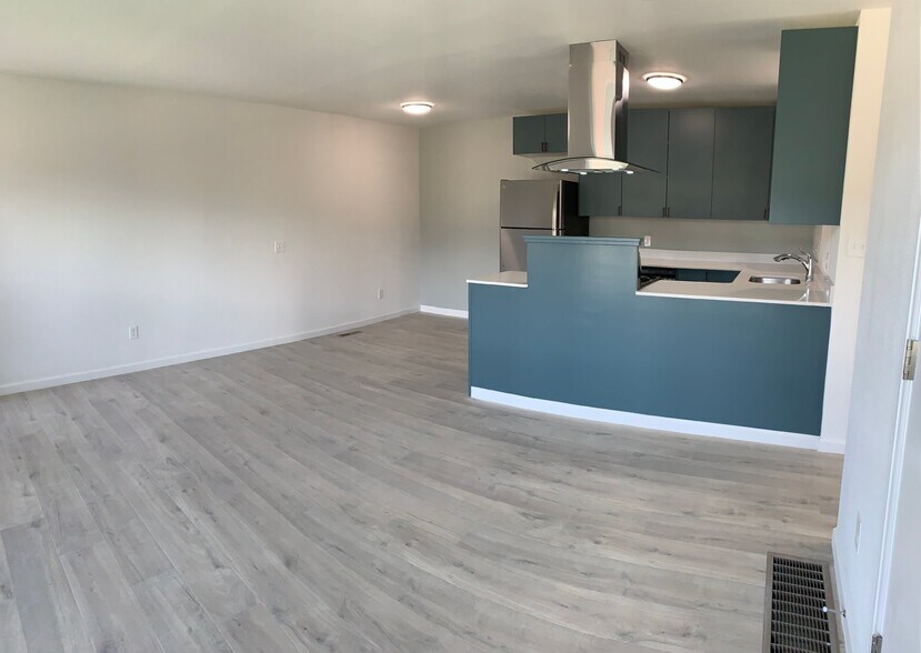 Building Photo - 1740 Azalea Dr