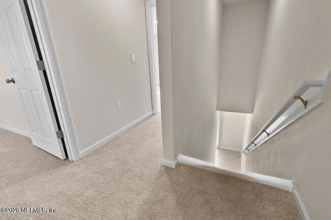 Building Photo - 21 Temple Dr