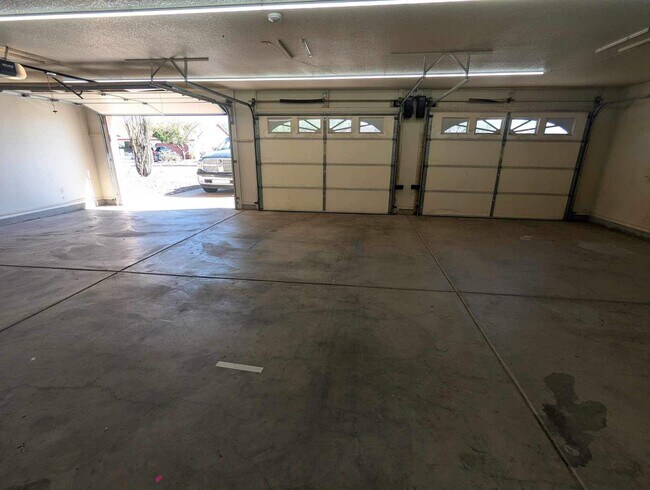 Building Photo - Large 3 bedroom with 3 car garage