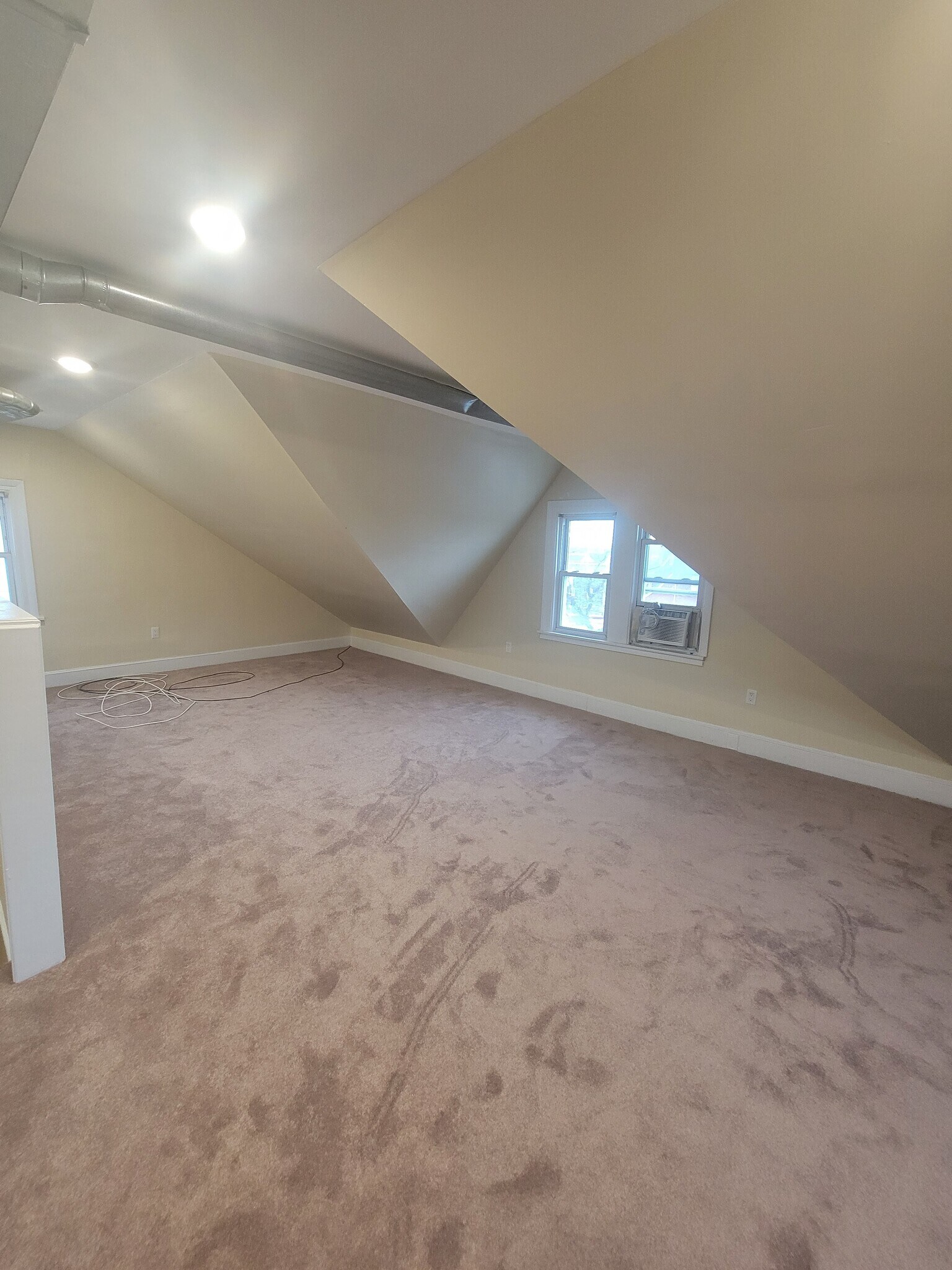 Building Photo - 933 Bleigh Ave