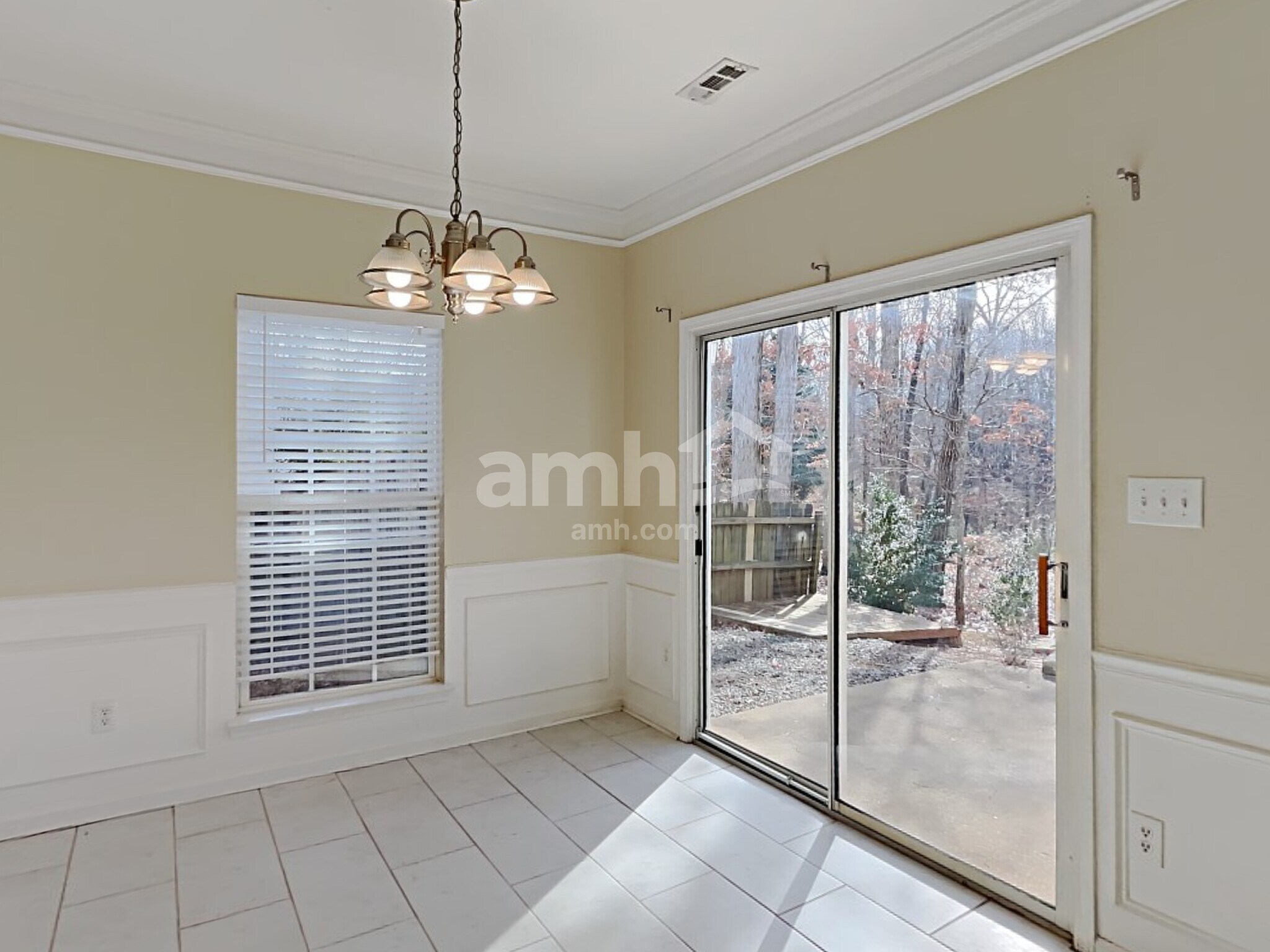 Building Photo - 212 Leafmore Ct