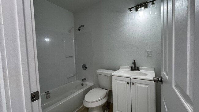 Building Photo - 2BD UPSTAIRS APARTMENT WITH WATER PAID!!