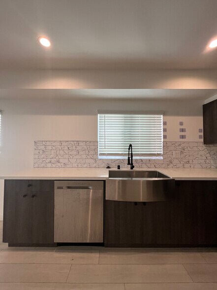 Building Photo - 248 N Dillon St