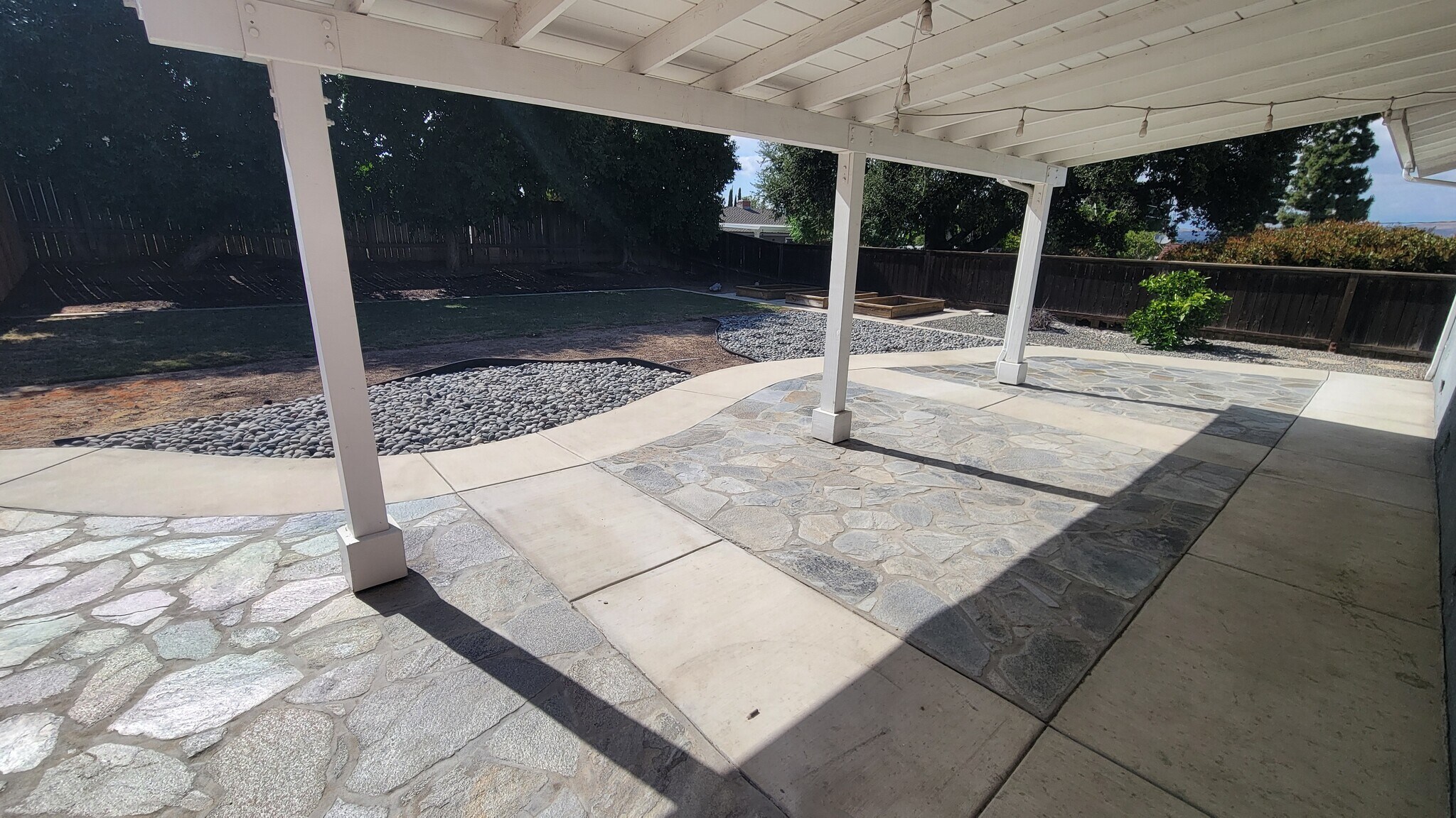 Building Photo - 3024 N Oceanview St