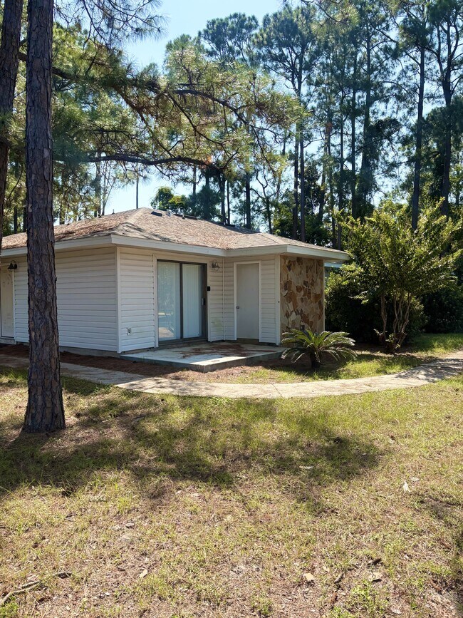 Building Photo - 1701 Paulding Ave