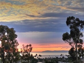 Building Photo - 104 Avenida Caballeros