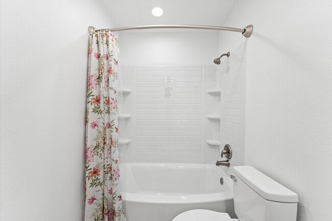 Building Photo - 17331 Red Oak Dr