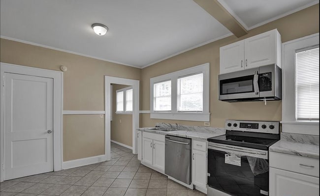 Building Photo - 854 5th St W