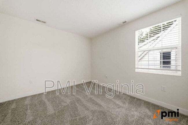 Building Photo - 324 W 36th St