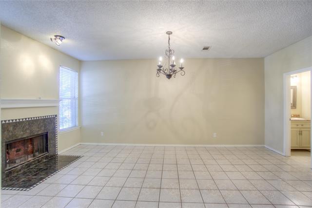 Building Photo - 2218 Meadowstone Dr